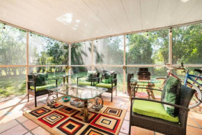 Charming Naples Oasis - Close to Beaches & Shops